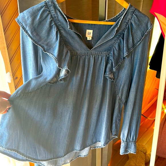 GAP Chambray Ruffle top size Small - Picture 2 of 5